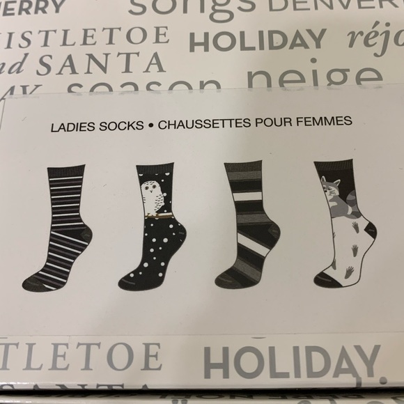 Ladies Holiday Socks 4 Pairs - Picture 3 of 3